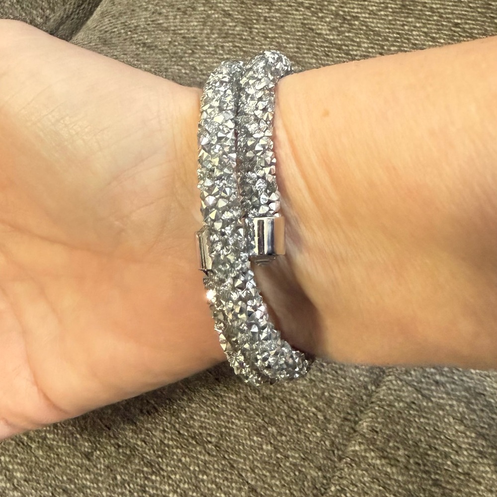 NWOT Crystal Wrap-Around Bracelet, clear/silver - Picture 6 of 6